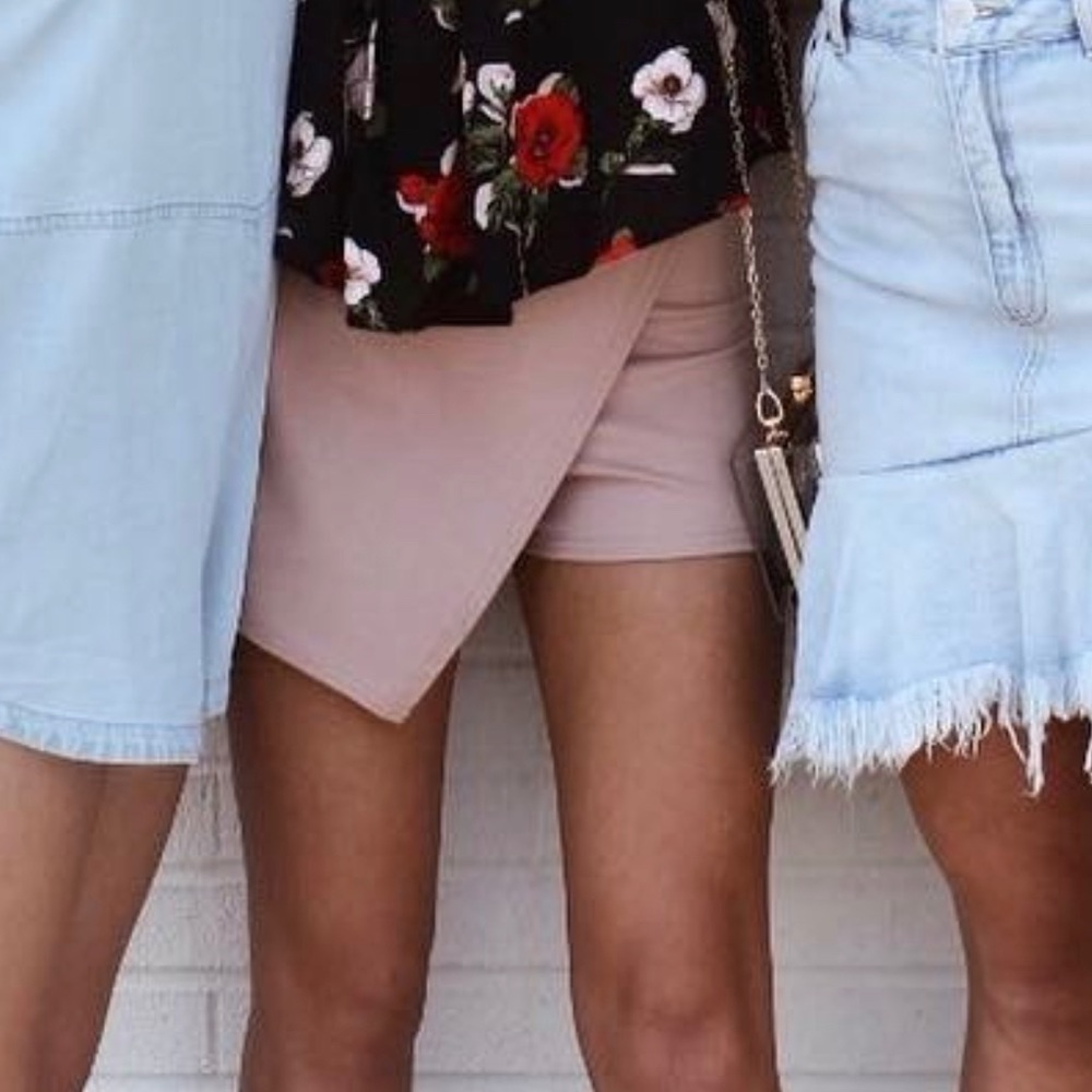 Missguided Beige/Pink Skort